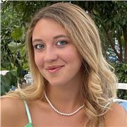 Sono Gaia Giglioli, una studentessa di lettere classiche appassionata di letteratura. Offro supporto nello studio, comprensione (grammaticale, logica e testuale), analisi, commento e traduzione di testi in lingua antica